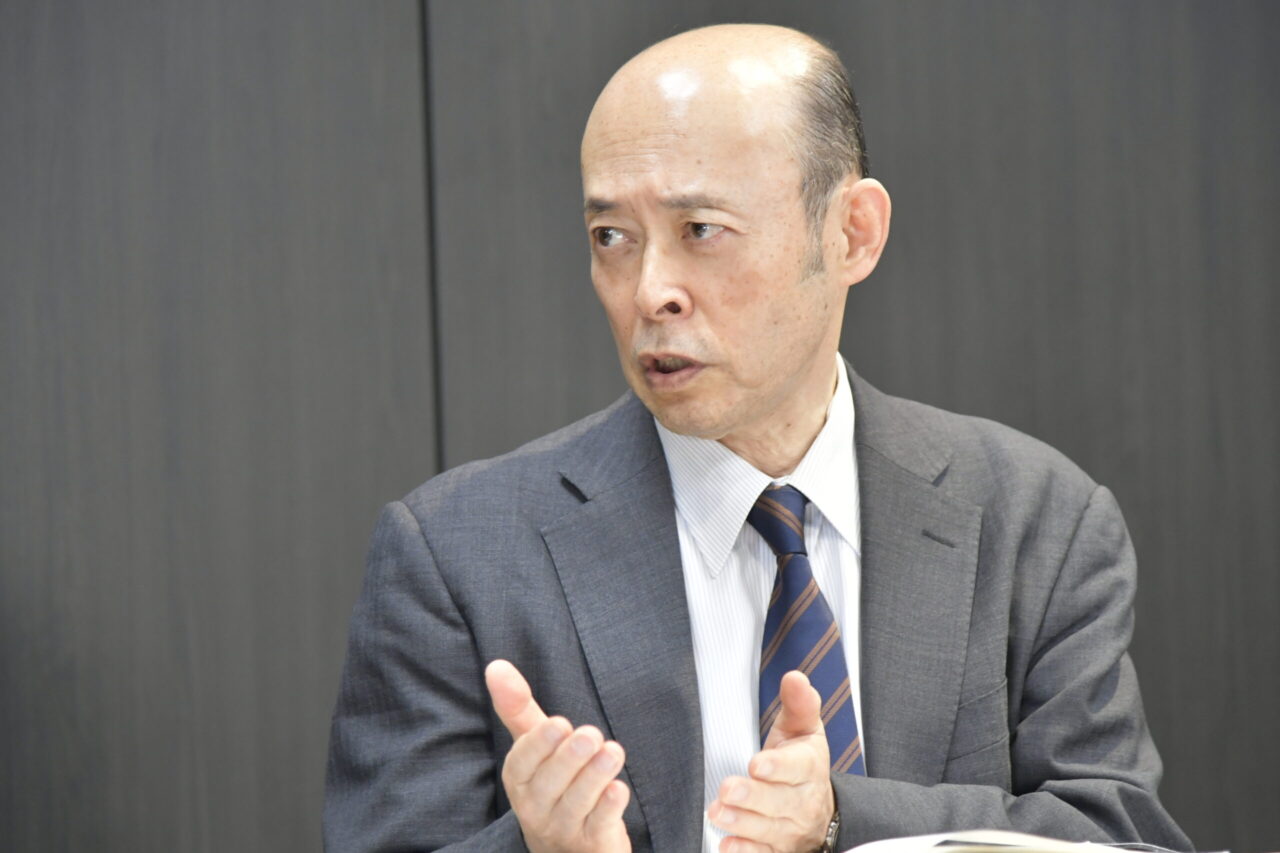 塩崎英司氏